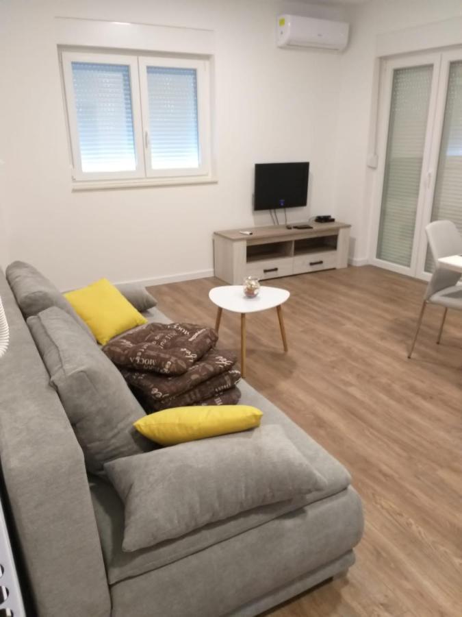 שיבניק Apartman Iva מראה חיצוני תמונה